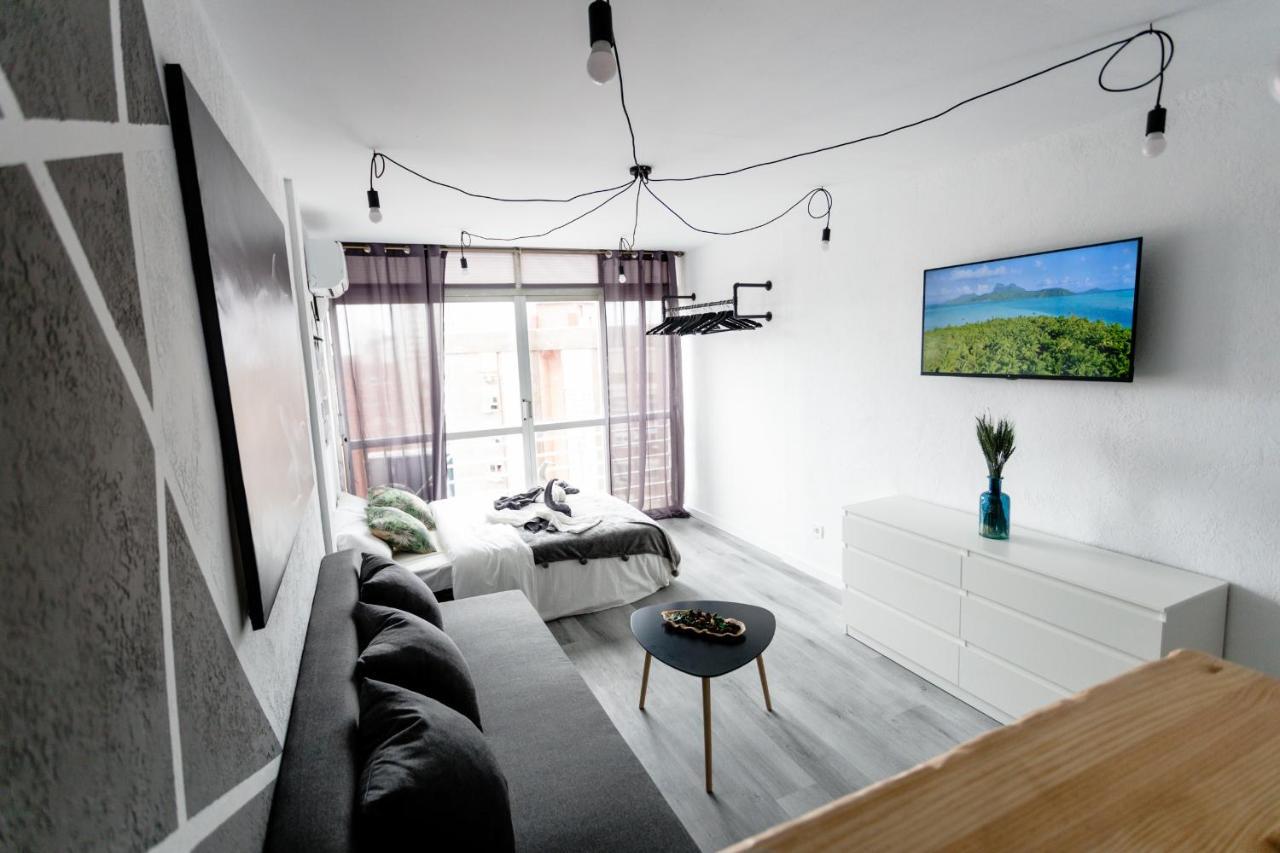 Modern Studio With See And City View بينايدورم المظهر الخارجي الصورة