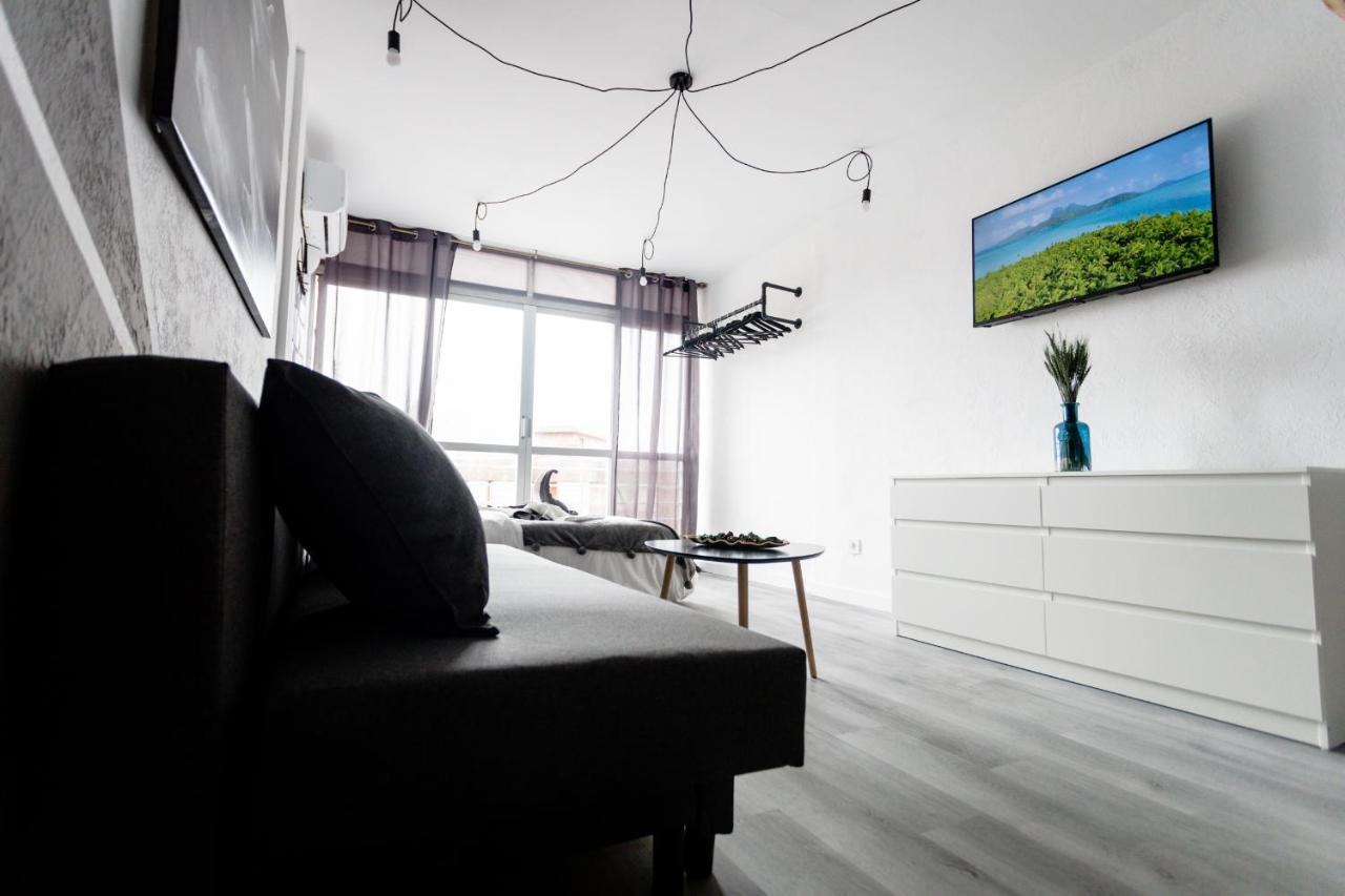 Modern Studio With See And City View بينايدورم المظهر الخارجي الصورة